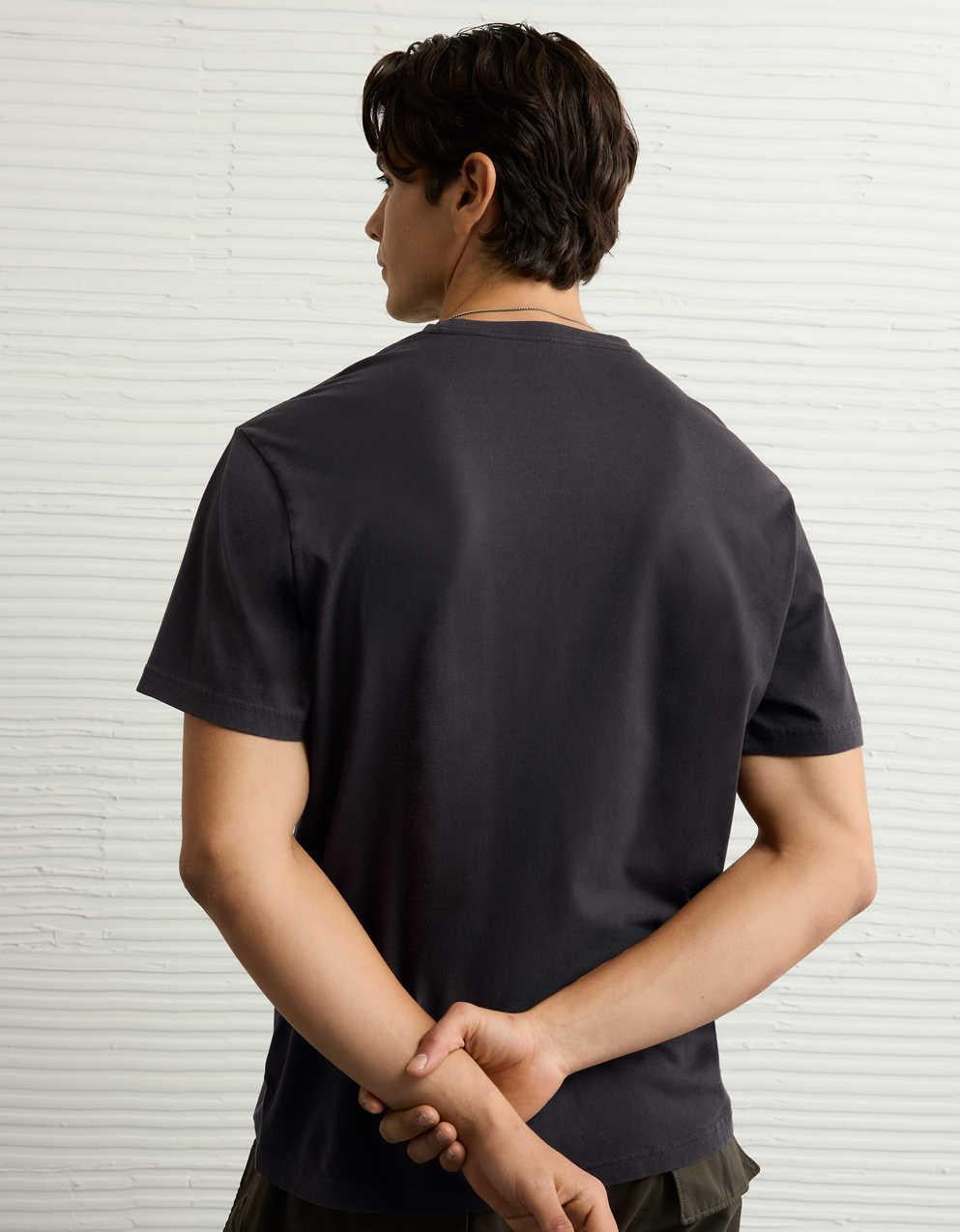 AE Standard Fit Logo Graphic T-Shirt