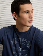 AE Standard Fit Lightweight Logo Graphic T-Shirt