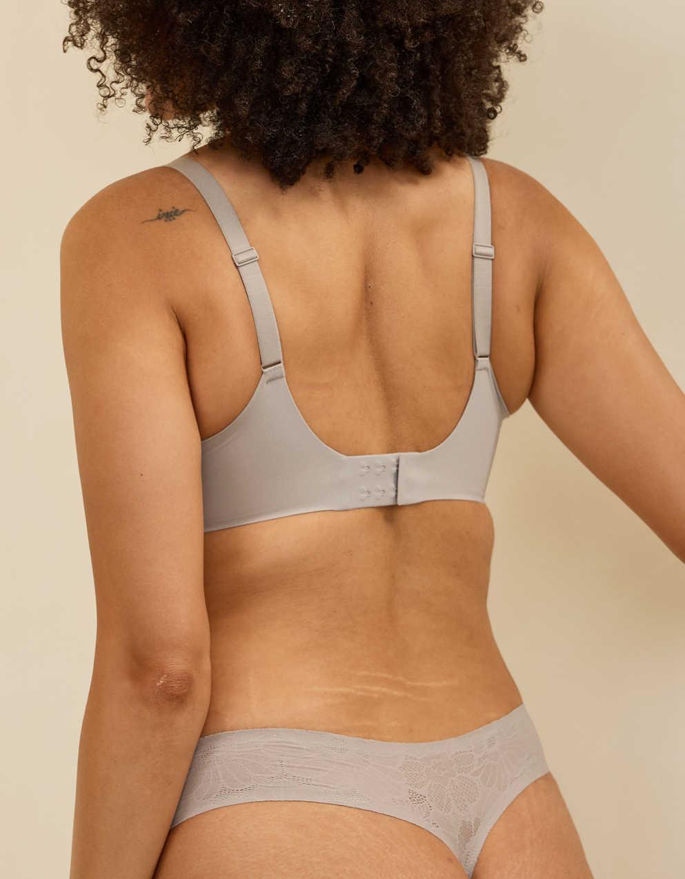 SMOOTHEZ Lace Full Coverage Lightly Lined Bra