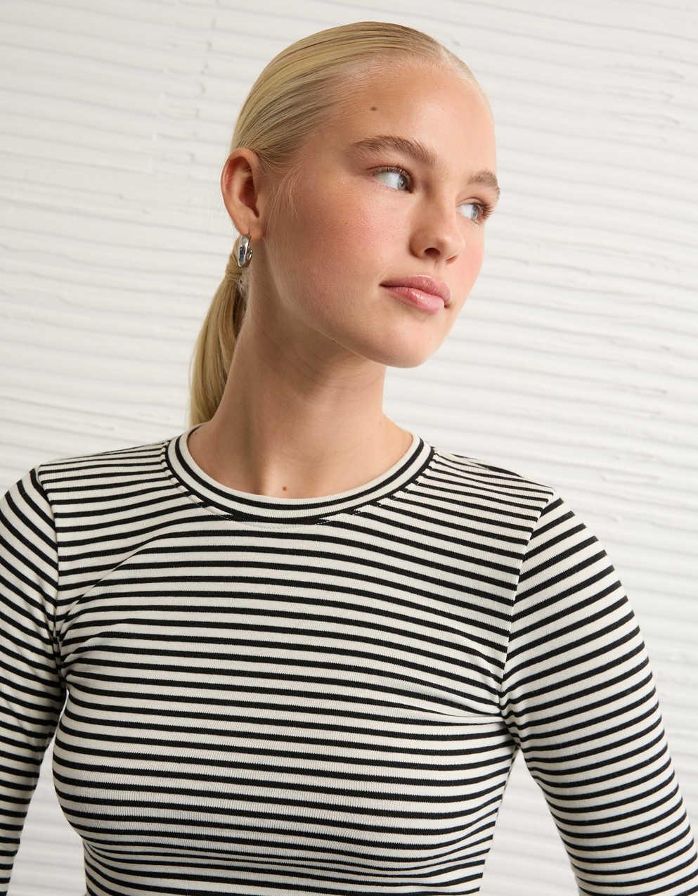 AE Long Sleeve Cozy Crew Neck T-Shirt